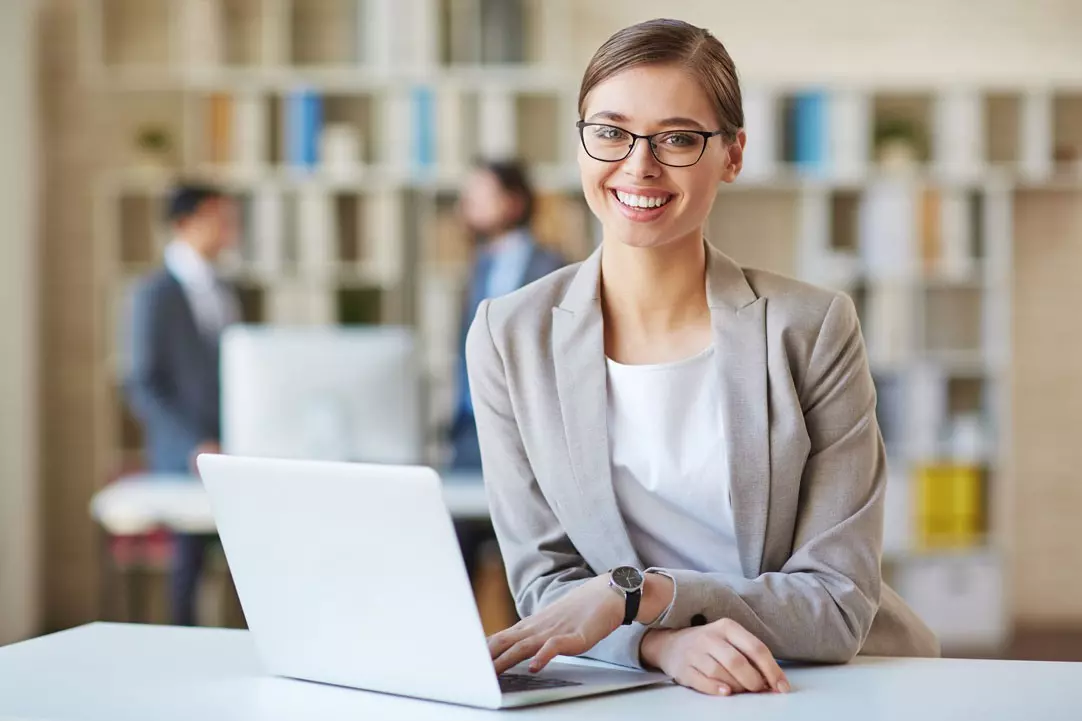 وظيفة إداري وخدمات العملاء للعمل عن بعد