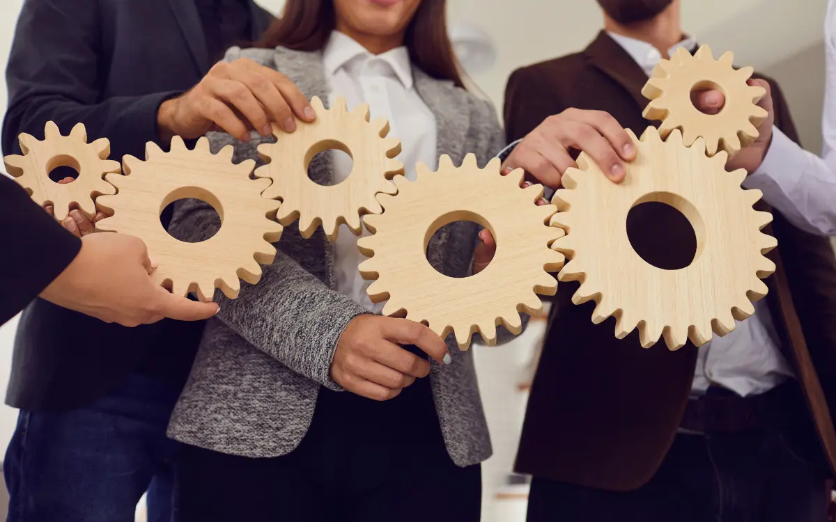 تحسين أداء النظام من خلال إدارة تحقيق الفوائد